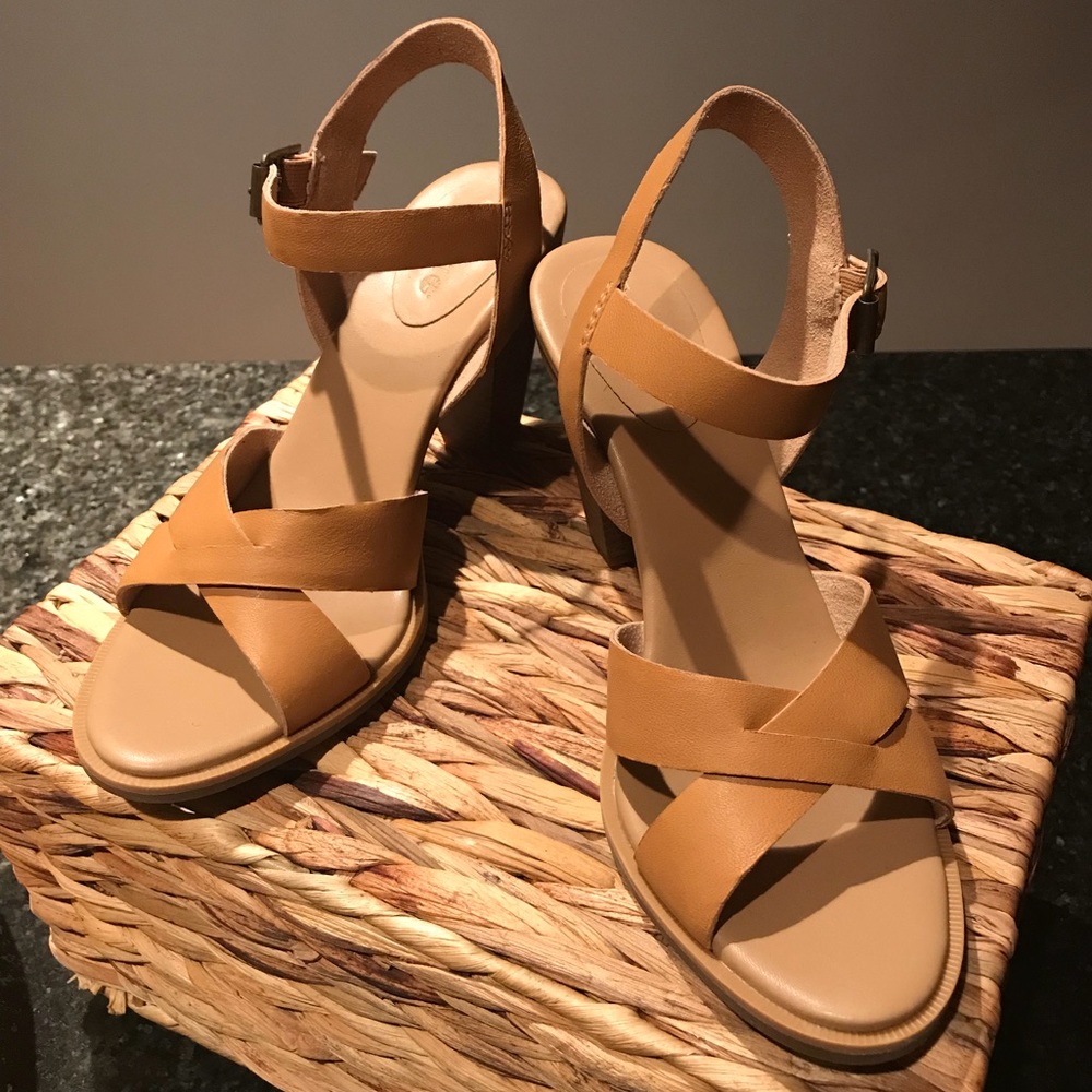 NEW Timberland Tan / Nude Strap Heel
